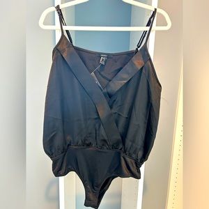 NWT Forever 21 black bodysuit. Vneck. Tuxedo styling. Sz large